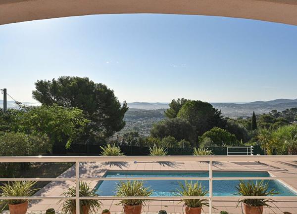 Maison à vendre    5 pièces •  Ollioules