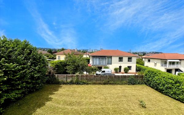 Maison à vendre    5 pièces •  Saint-Genis-Laval