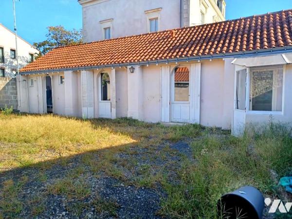 CENTRE -PLAIN-PIED AVEC GARAGE ET JARDIN