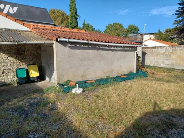 CENTRE -PLAIN-PIED AVEC GARAGE ET JARDIN