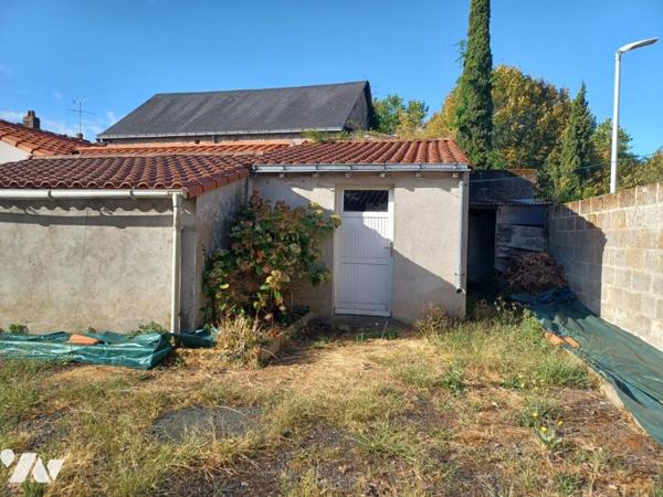 CENTRE -PLAIN-PIED AVEC GARAGE ET JARDIN