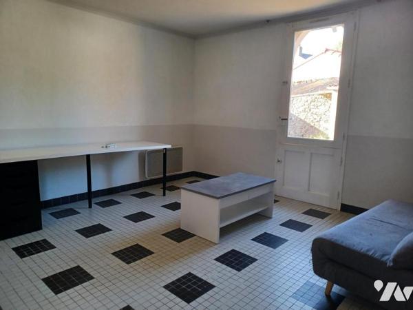 CENTRE -PLAIN-PIED AVEC GARAGE ET JARDIN