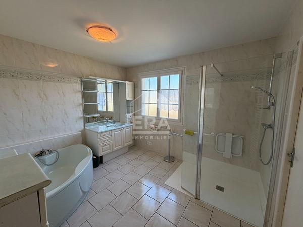 Maison Familiale avec piscine à Trouy 180m2