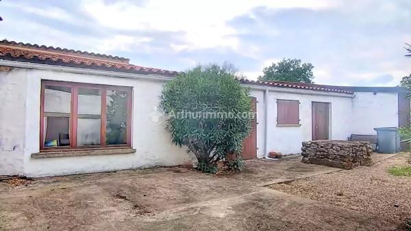 Vente                                                      Maison de village
                        
                     5 pièces                      143 m2                     à Viviers-Lès-Montagnes