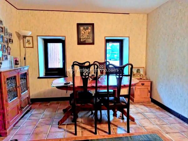 Vente                                                      Maison de village
                        
                     5 pièces                      143 m2                     à Viviers-Lès-Montagnes