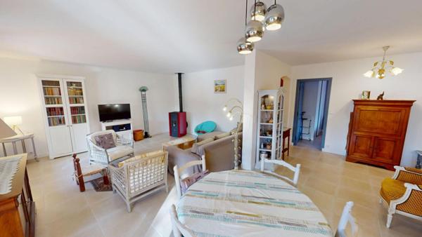 LE MUY - Villa de caractère rénovée très récemment avec appartement indépendant, vue Rocher de Roquebrune