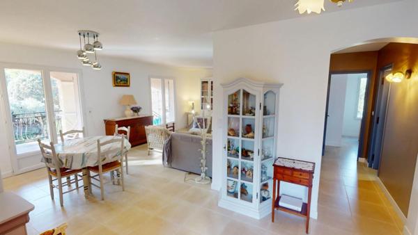 LE MUY - Villa de caractère rénovée très récemment avec appartement indépendant, vue Rocher de Roquebrune