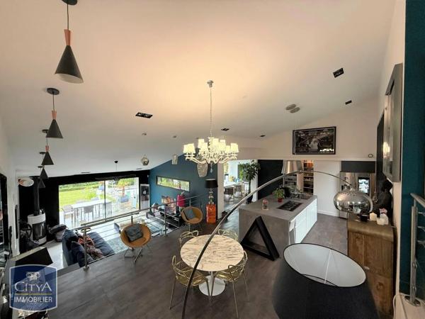 Maison à vendre 6 pièces 218.73m²