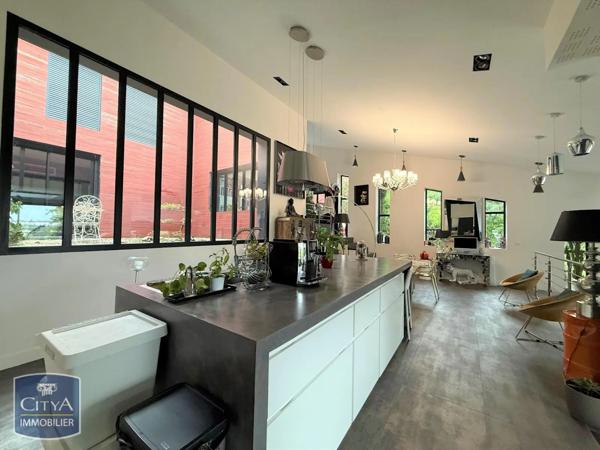 Maison à vendre 6 pièces 218.73m²