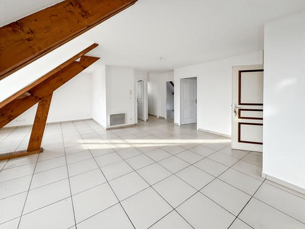 IMMEUBLE DE 6 APPARTEMENTS DE TYPE F3 AVEC PARKING ET CAVES