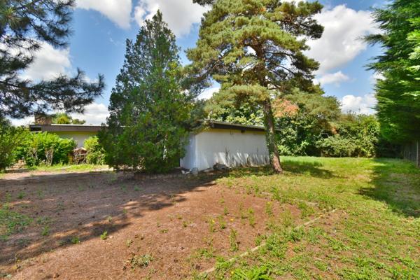 Maison de plain-pied de 127 m² avec garage sur un très beau terrain arboré