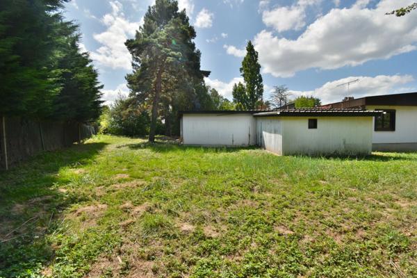 Maison de plain-pied de 127 m² avec garage sur un très beau terrain arboré
