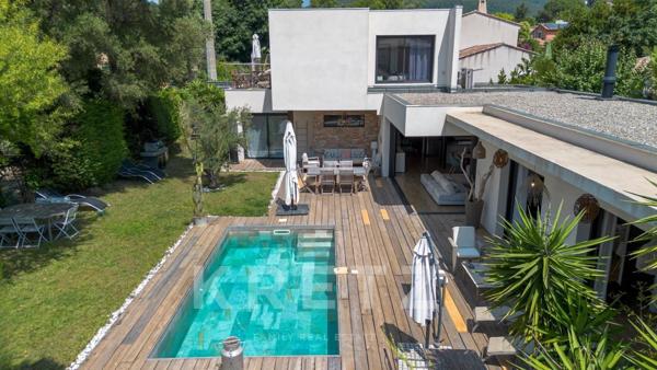 Cassis – Maison d’architecte de 232 m² – Vue vignes & mer