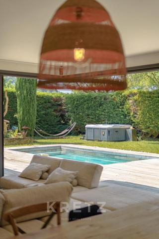 Cassis – Maison d’architecte de 232 m² – Vue vignes & mer