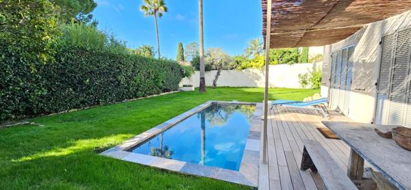 Côté ouest du Cap d'Antibes , Maison neuve  à 100 m de la plage, avec jardin arboré