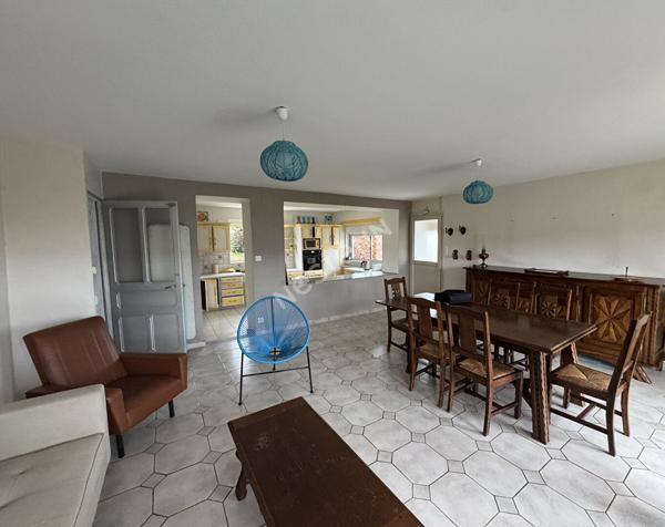 Maison familiale ou bi-famille à vendre - 5 chambres, dépendances et jardin.