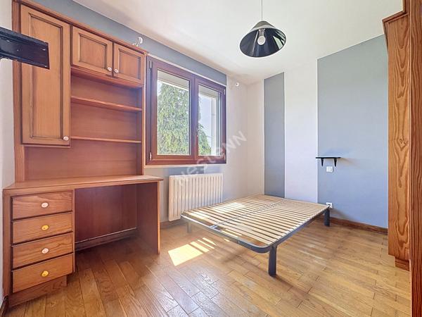 Maison familiale ou bi-famille à vendre - 5 chambres, dépendances et jardin.