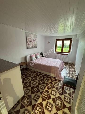 Maison familiale ou bi-famille à vendre - 5 chambres, dépendances et jardin.