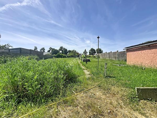 Maison familiale ou bi-famille à vendre - 5 chambres, dépendances et jardin.