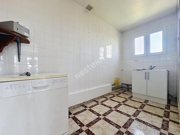 Maison familiale ou bi-famille à vendre - 5 chambres, dépendances et jardin.