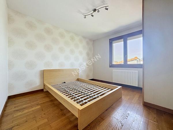 Maison familiale ou bi-famille à vendre - 5 chambres, dépendances et jardin.