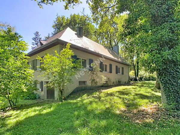 Maison familiale à Avrillé - grands volumes - terrain de plus de 6000 m² - 5 chambres - dépendant - cave - atelier