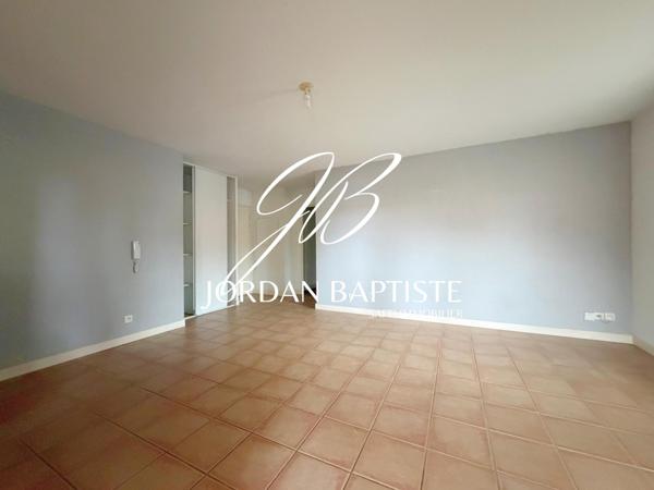 Caussade - Appartement T3 - 65m2 - Terrasse - 2 places de parking
