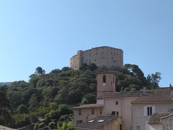 Maison de village Meyrargues 4 pièces 150 m2 avec extérieur, garage et cave