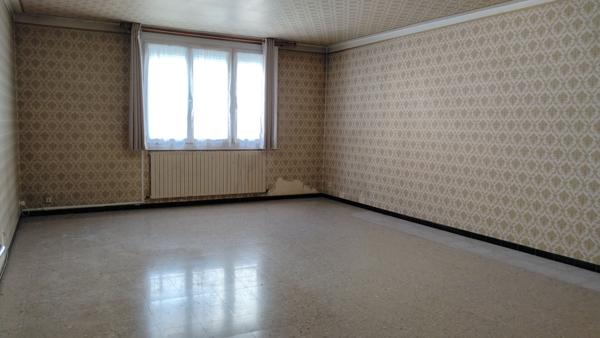 Maison de village Meyrargues 4 pièces 150 m2 avec extérieur, garage et cave