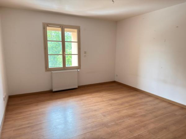 Maison-appartement de 140 m2, 4 ch, terrasses et garage