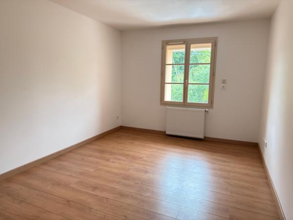 Maison-appartement de 140 m2, 4 ch, terrasses et garage