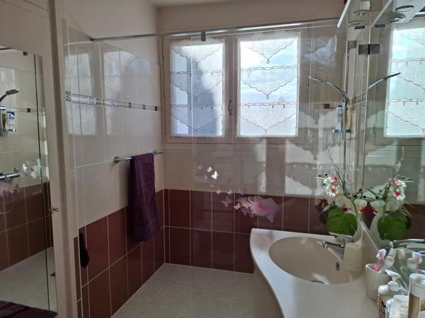 Aucun travaux à prévoir et beaucoup de goût pour cette jolie maison impeccable !