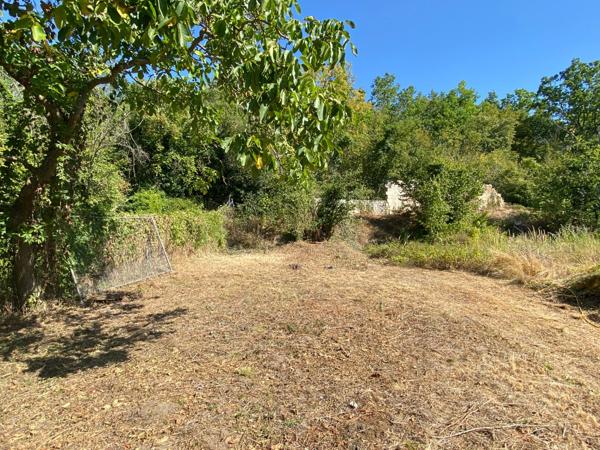 Grange en pierre à fort potentiel, cadre verdoyant et calme à Saint-Maximin (60)