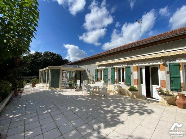 VILLECOMTAL/ARROS (Gers) Charmante maison plain-pied sur 2414m² tous commerces/écoles à proximité.