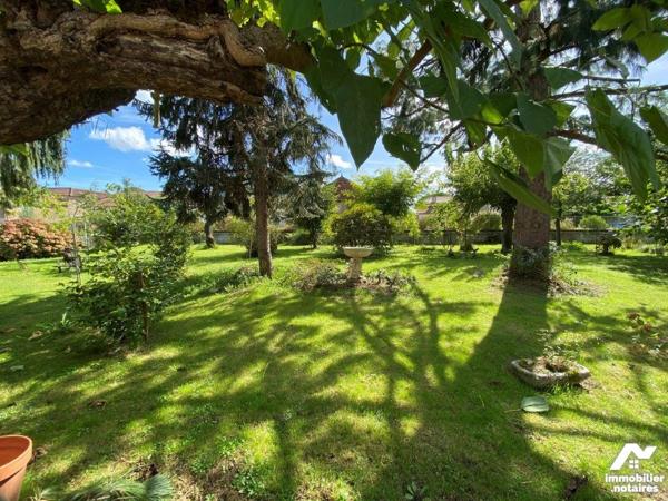 VILLECOMTAL/ARROS (Gers) Charmante maison plain-pied sur 2414m² tous commerces/écoles à proximité.