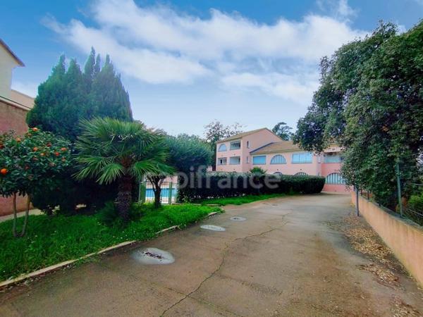 Appartement T2 avec terrasse dans une résidence en bord de mer avec piscine