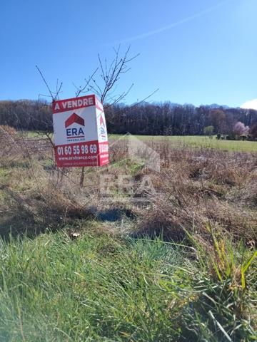 Terrain constructible 684m2 FAY LES NEMOURS