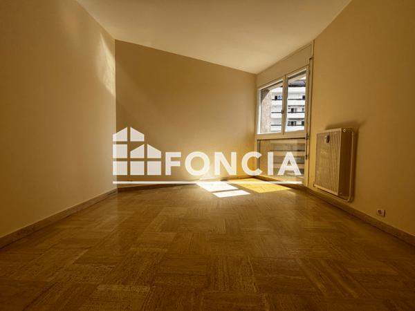 Location Appartement 4 pièces 90.3 m² - Toulon 83000