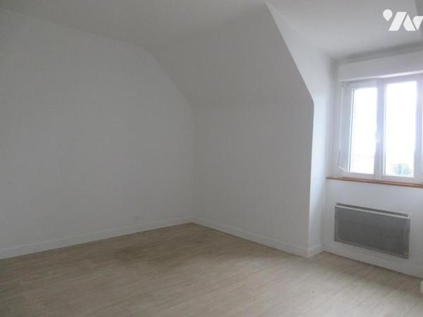 ENSEMBLE DE 2 MAISONS HABITABLES EN PIERRES