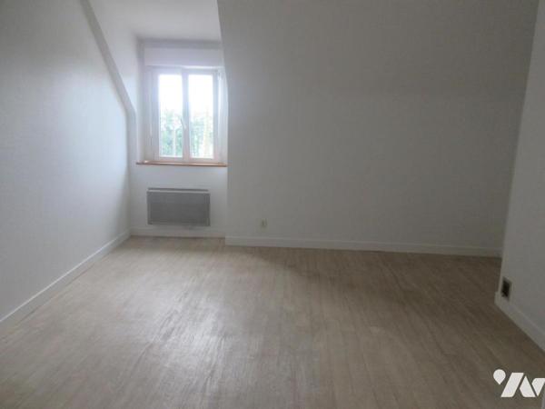ENSEMBLE DE 2 MAISONS HABITABLES EN PIERRES