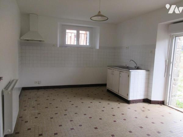 ENSEMBLE DE 2 MAISONS HABITABLES EN PIERRES