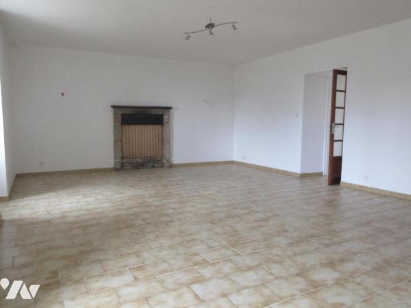 ENSEMBLE DE 2 MAISONS HABITABLES EN PIERRES