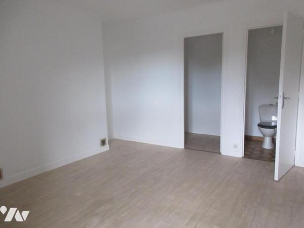 ENSEMBLE DE 2 MAISONS HABITABLES EN PIERRES