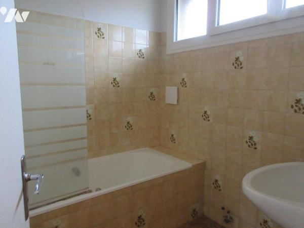 ENSEMBLE DE 2 MAISONS HABITABLES EN PIERRES