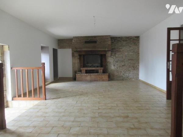 ENSEMBLE DE 2 MAISONS HABITABLES EN PIERRES