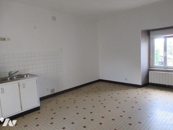 ENSEMBLE DE 2 MAISONS HABITABLES EN PIERRES