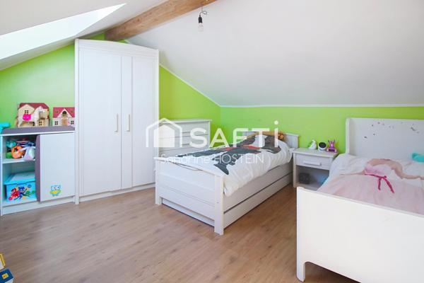 Maison Indivuelle avec 3 chambres, 2 terrasses et jardin.