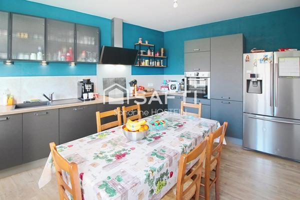 Maison Indivuelle avec 3 chambres, 2 terrasses et jardin.