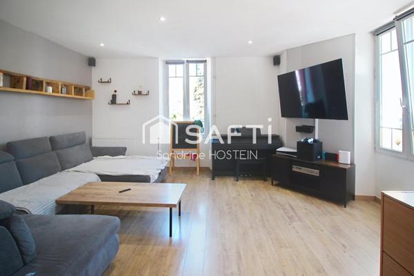 Maison Indivuelle avec 3 chambres, 2 terrasses et jardin.