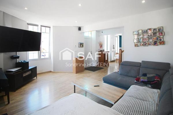 Maison Indivuelle avec 3 chambres, 2 terrasses et jardin.